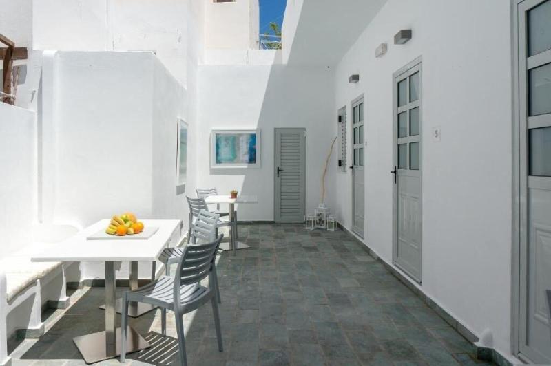 Pelican Paros image