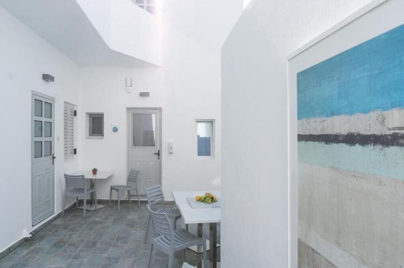 Pelican Paros image
