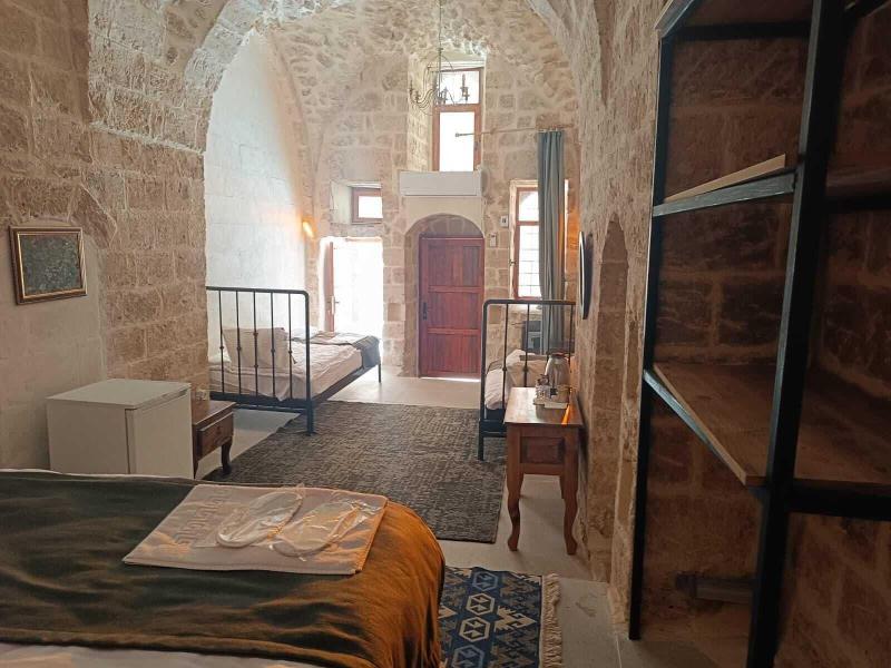 Aryan Otel image