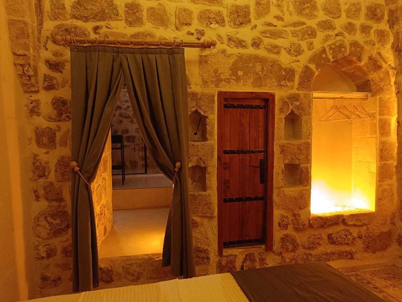 Aryan Otel image