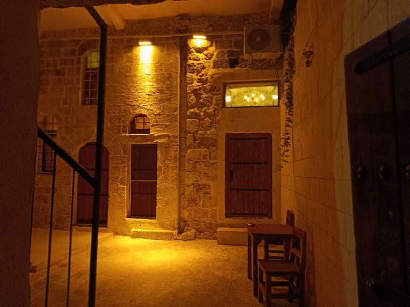 Aryan Otel image