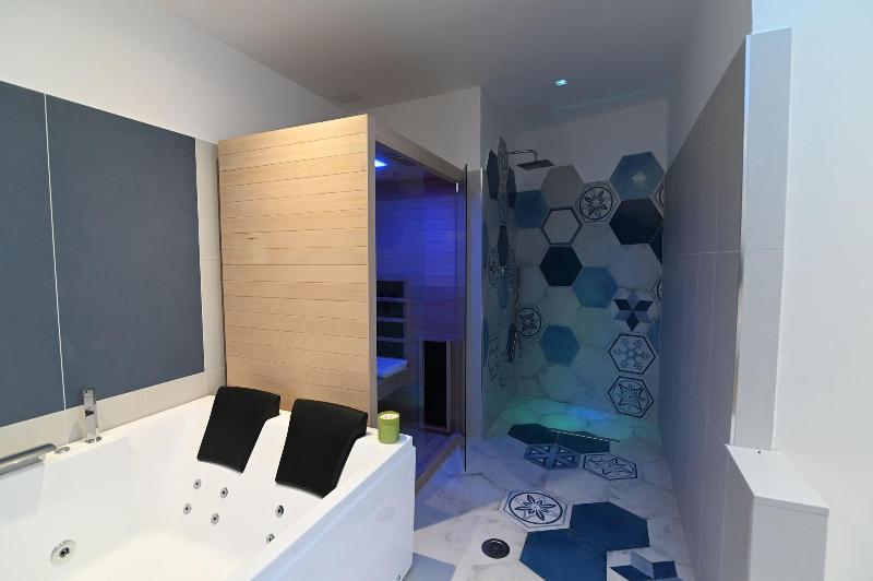 Slopes Suites And Spa image