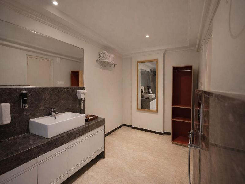 Phoenix Unmatched Comfort image
