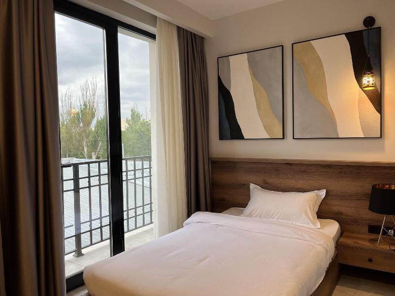 Hotel 28 image
