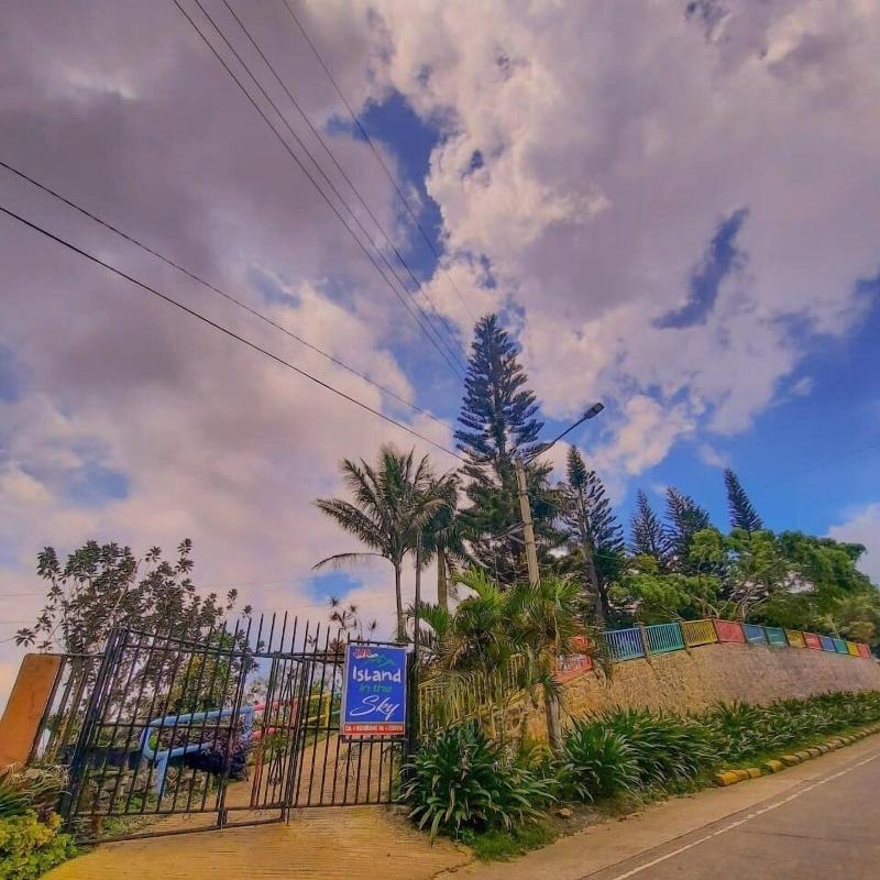 Jvr Island In The Sky Resort