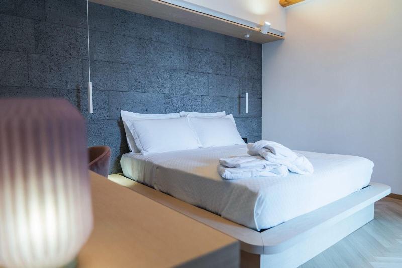Bahal Dell Etna image