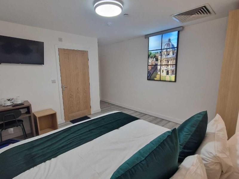 Crown House image