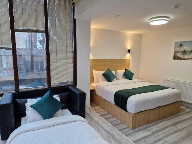Crown House image