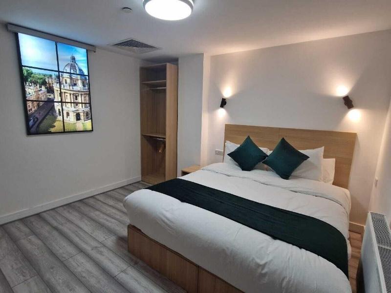 Crown House image