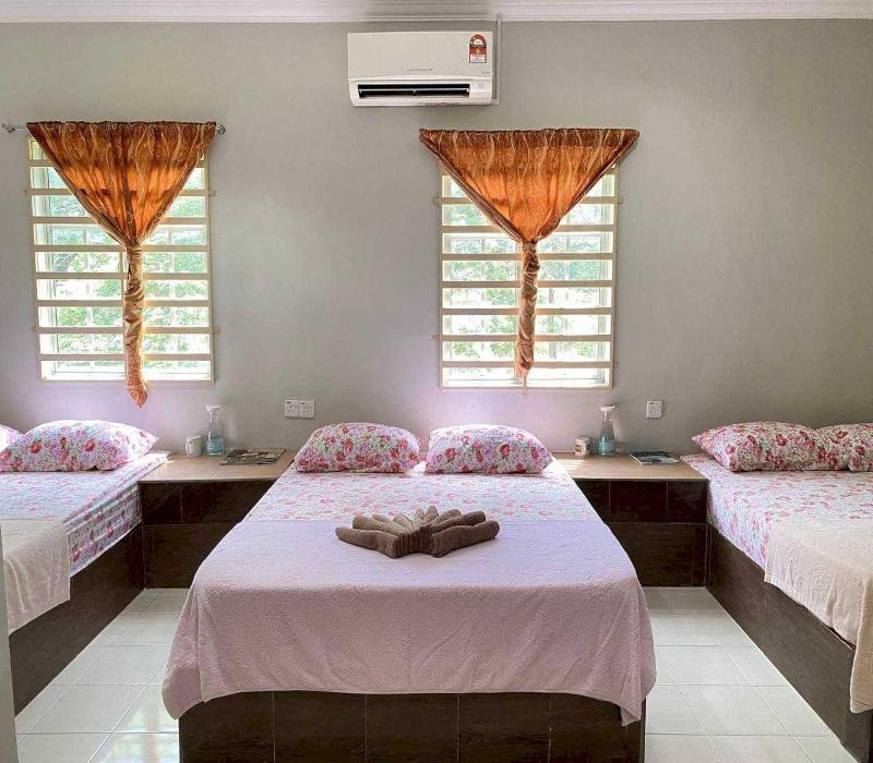 Oyo 91002 D Qamar Motel image