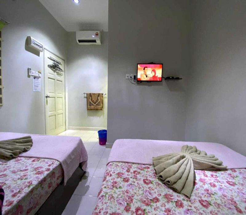 Oyo 91002 D Qamar Motel image