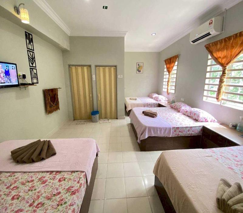 Oyo 91002 D Qamar Motel image