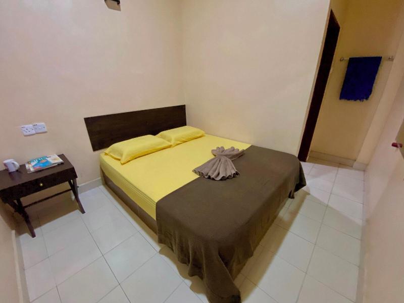 Oyo 91002 D Qamar Motel image