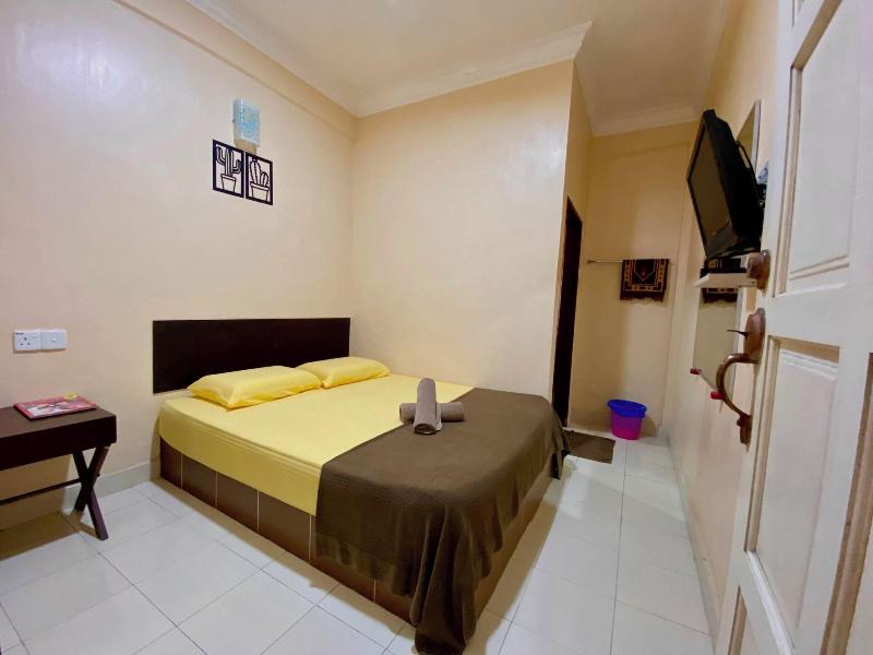 Oyo 91002 D Qamar Motel image