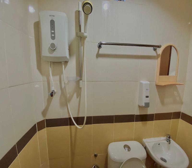 Oyo 91002 D Qamar Motel image