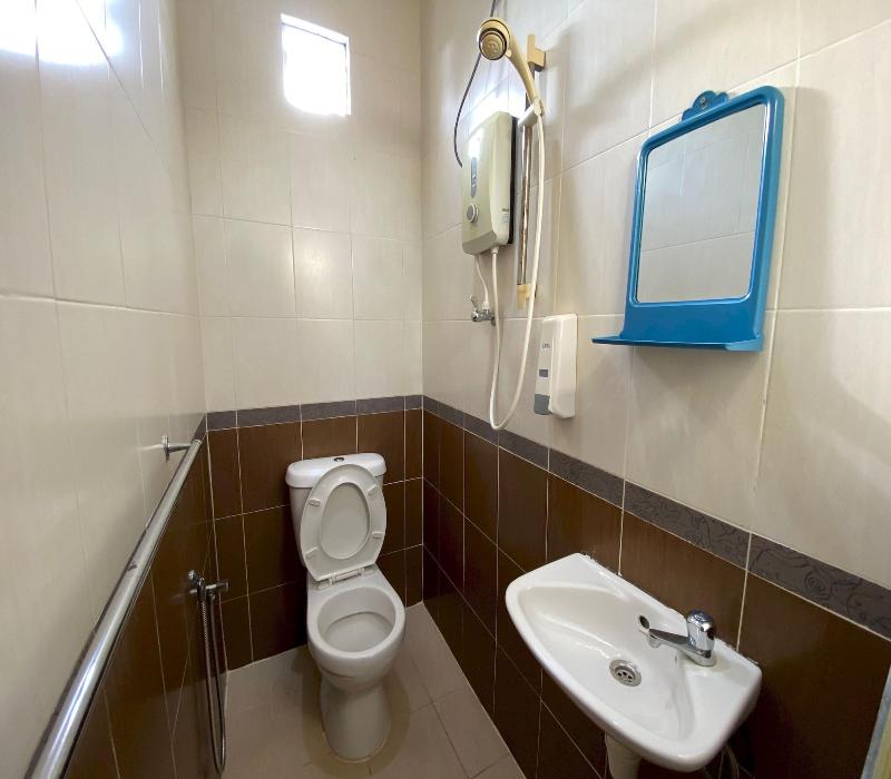 Oyo 91002 D Qamar Motel image
