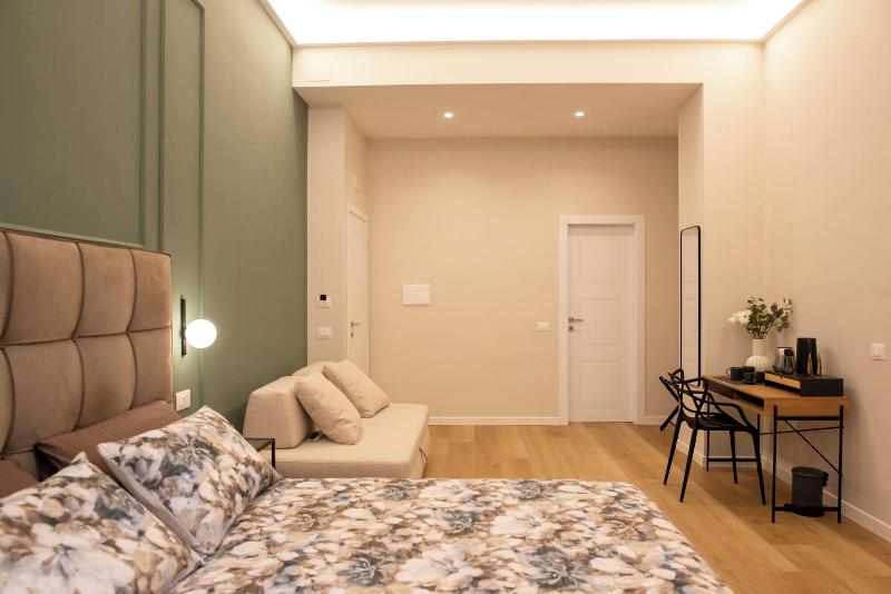 Suite 33 image