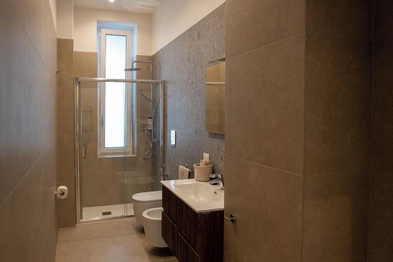 Suite 33 image