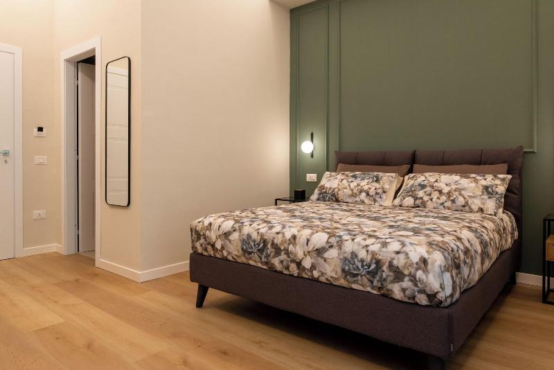 Suite 33 image