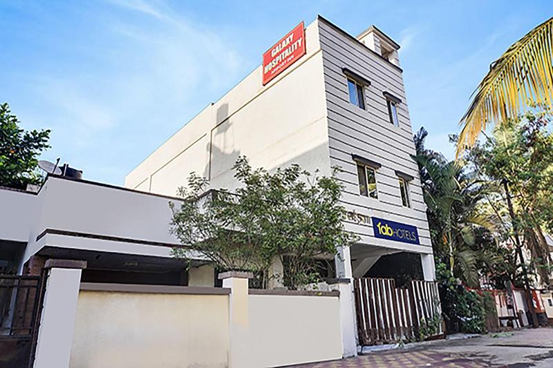 Fabhotel Galaxy Airport Inn image