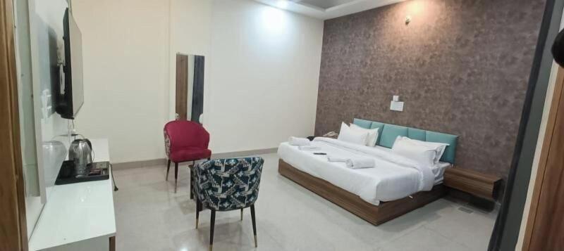 Radiant Blu Hotel image
