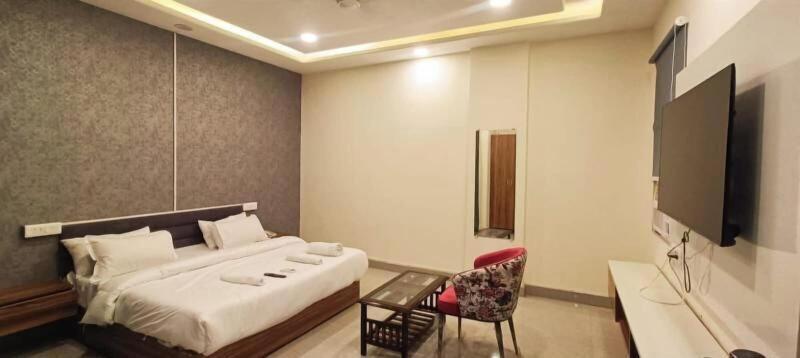 Radiant Blu Hotel image