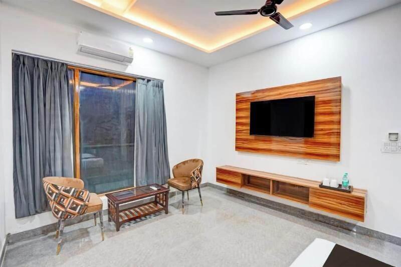 Radiant Blu Hotel image