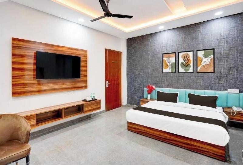Radiant Blu Hotel image