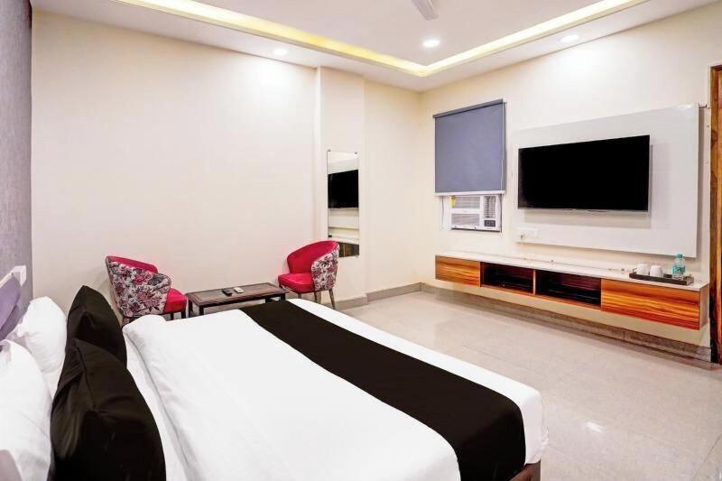 Radiant Blu Hotel image