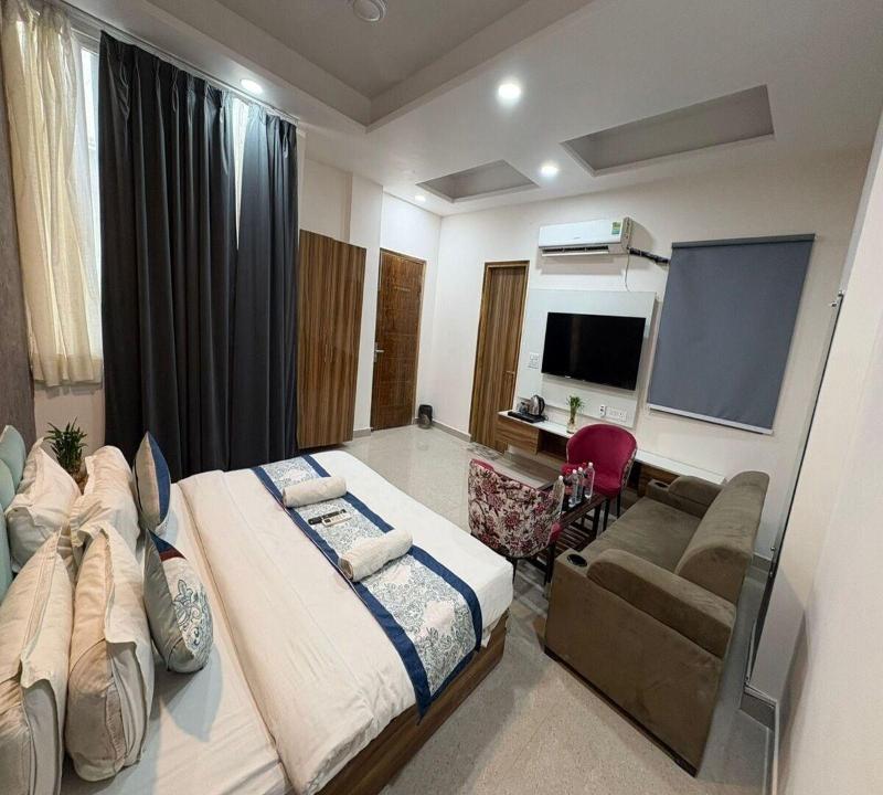 Radiant Blu Hotel image