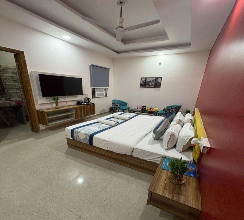 Radiant Blu Hotel image