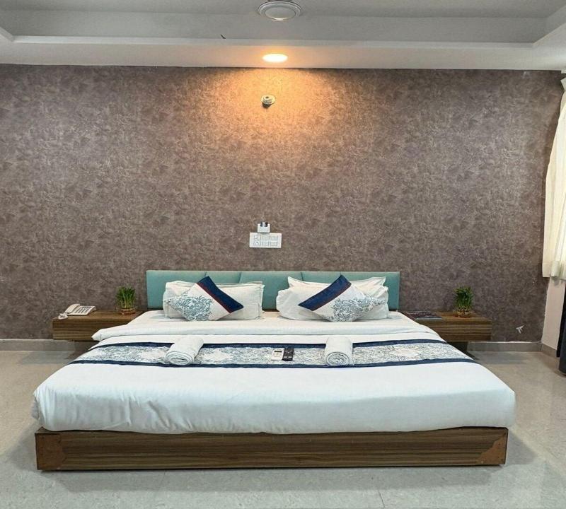 Radiant Blu Hotel image