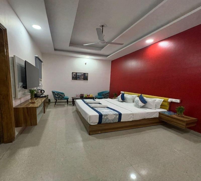 Radiant Blu Hotel image