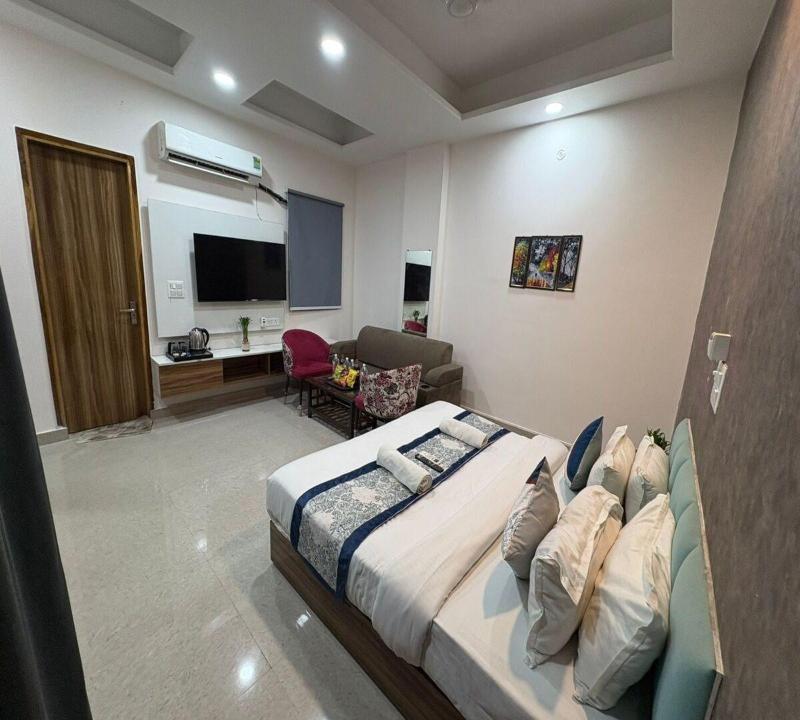 Radiant Blu Hotel image