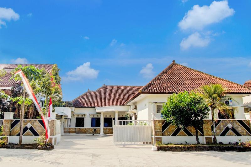 94019 Hotel Syariah Griya Wisata — general view