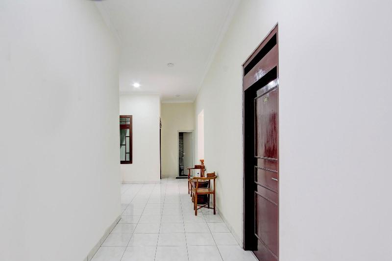 94019 Hotel Syariah Griya Wisata