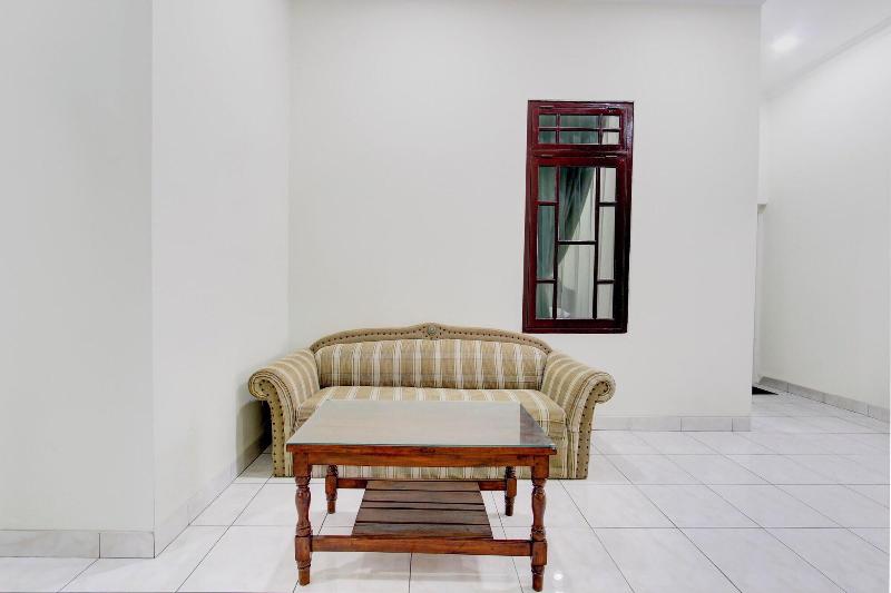 94019 Hotel Syariah Griya Wisata