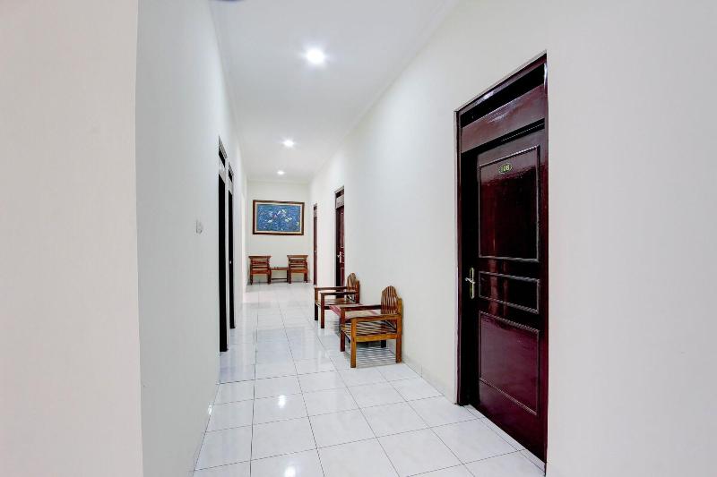 94019 Hotel Syariah Griya Wisata