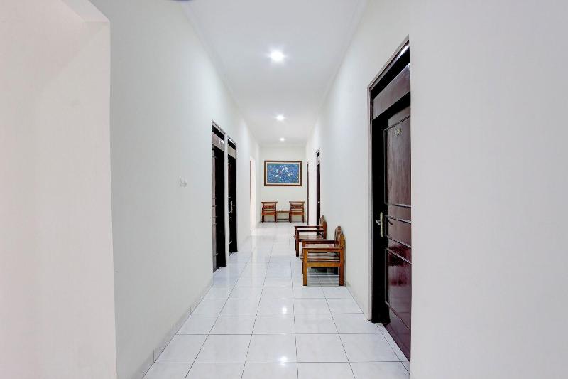 94019 Hotel Syariah Griya Wisata