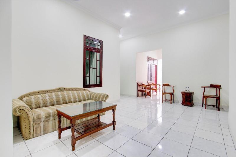94019 Hotel Syariah Griya Wisata