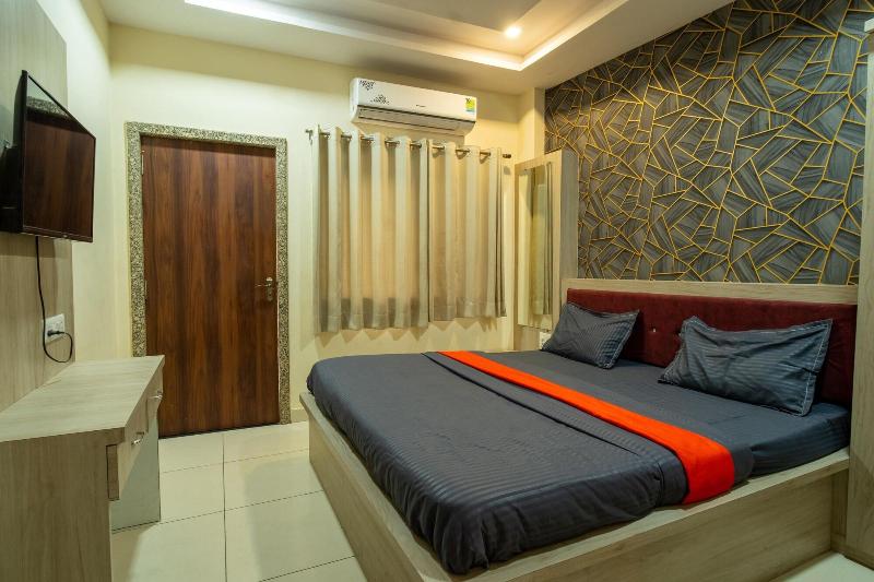 Majestic Hotel And Restro image