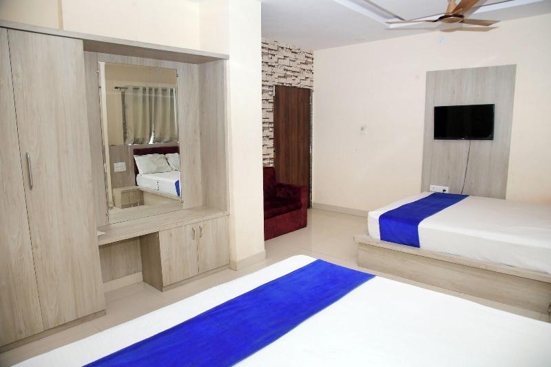 Majestic Hotel And Restro image
