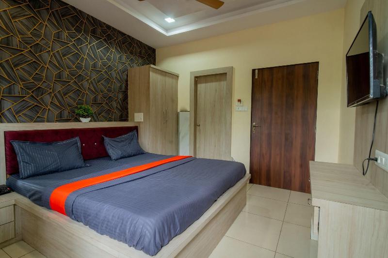 Majestic Hotel And Restro image