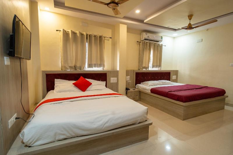 Majestic Hotel And Restro image