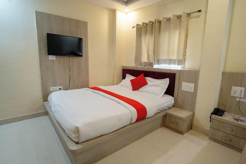 Majestic Hotel And Restro image
