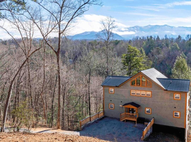 Luxe Mountain Pool Escape By Ghosal Luxury Lodging