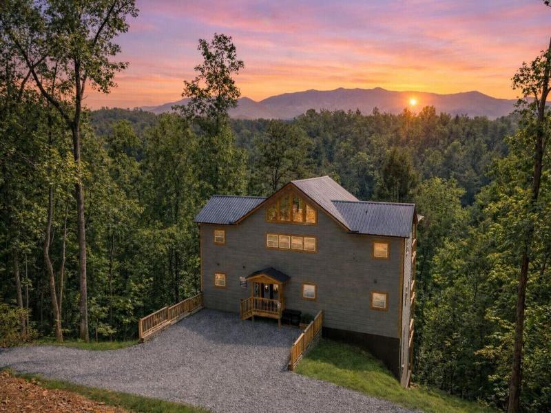 Luxe Mountain Pool Escape By Ghosal Luxury Lodging image