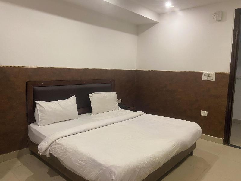 Hotel Golden Plam Tilak Nagar Market image