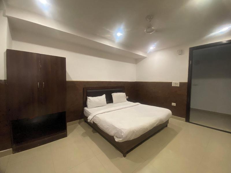 Hotel Golden Plam Tilak Nagar Market image