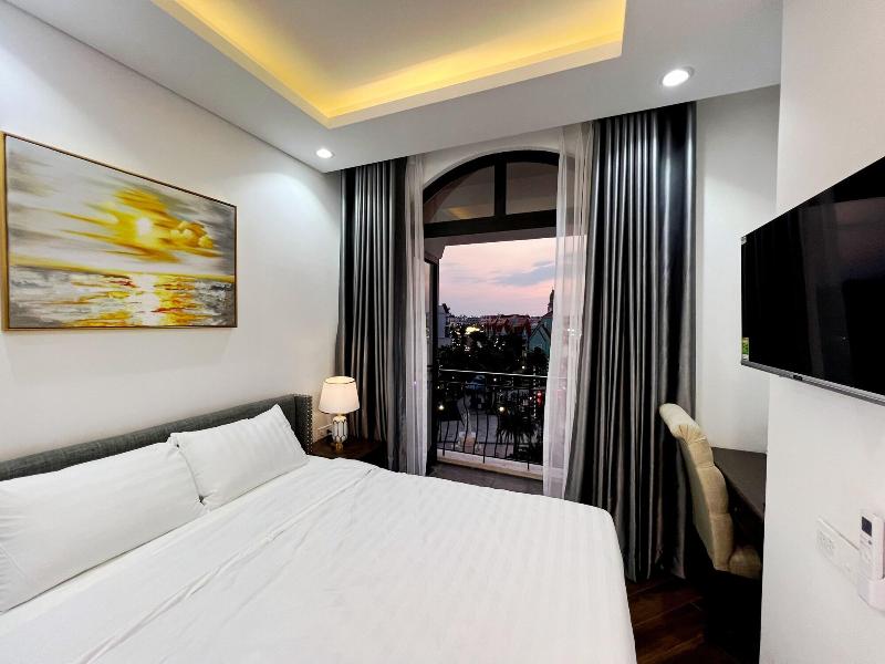Legacy Grand World Phu Quoc Hotel image